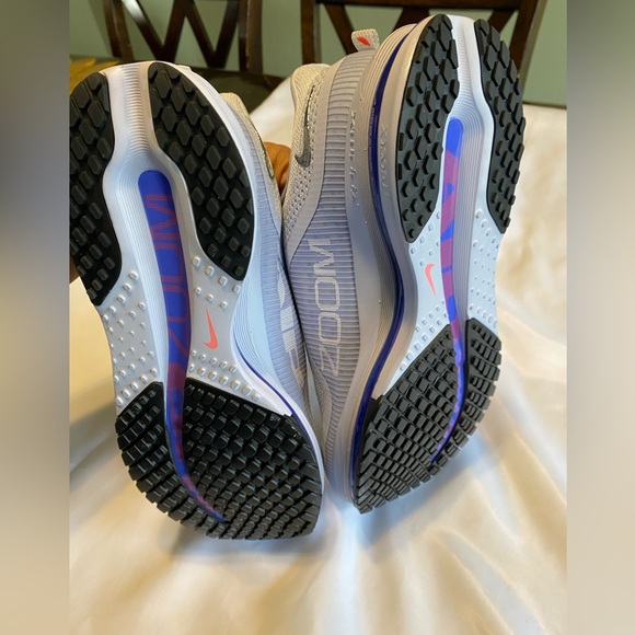 Nike Pegasus Premium Men’s Gray and Purple Sneakers - Picture 8 of 15